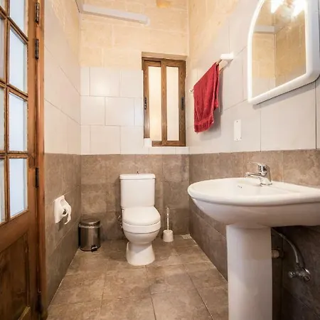 Lighthouse Holiday Farmhouse With Private Pool + Views *